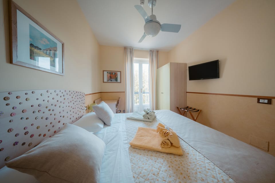 Double Room, Balcony, Garden View | Blackout drapes, iron/ironing board, free WiFi