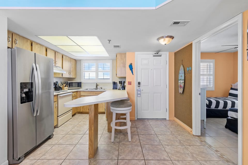 Condo, 1 King Bed (Oceania Plaza 808) | Private kitchen