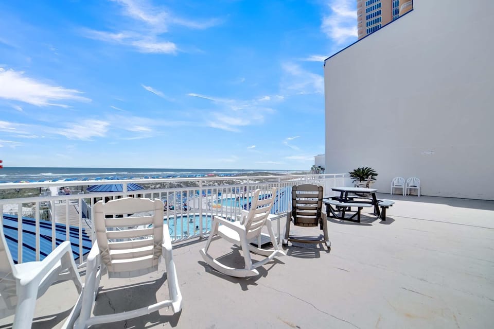 Condo, 1 Queen Bed with Sofa bed (Sugar Beach 364) | Outdoor dining