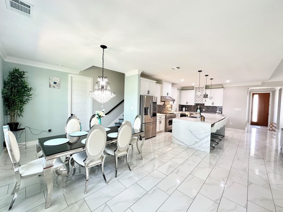 House, 5 Bedrooms, Park View | Living area | 65-inch Smart TV with digital channels