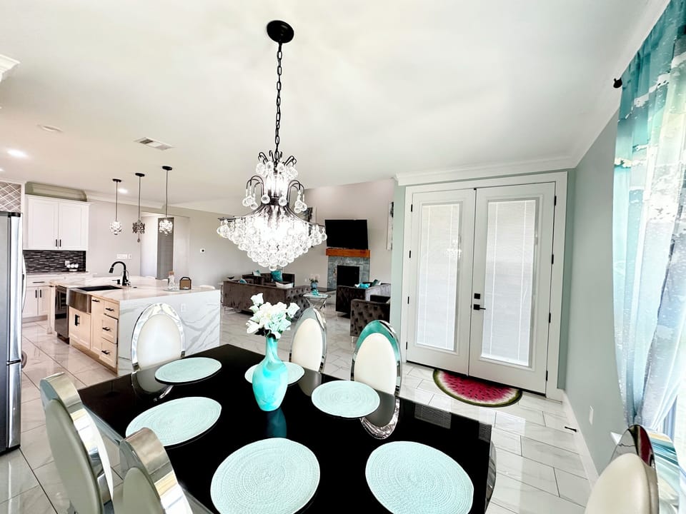 House, 5 Bedrooms, Park View | Living area | 65-inch Smart TV with digital channels