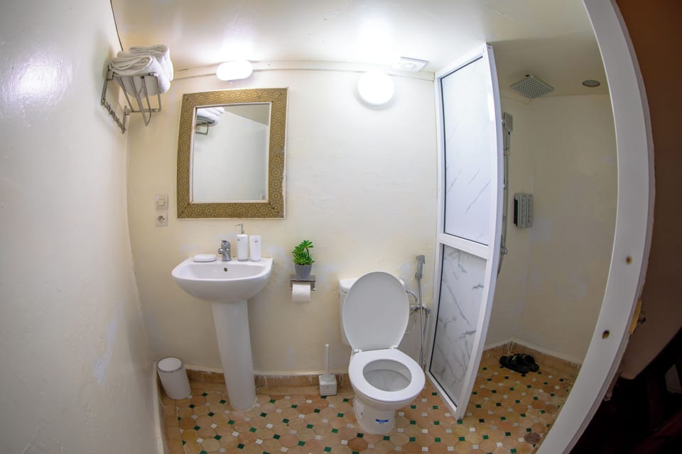 Comfort Triple Room, Courtyard View | Bathroom | Shower, towels, soap, shampoo