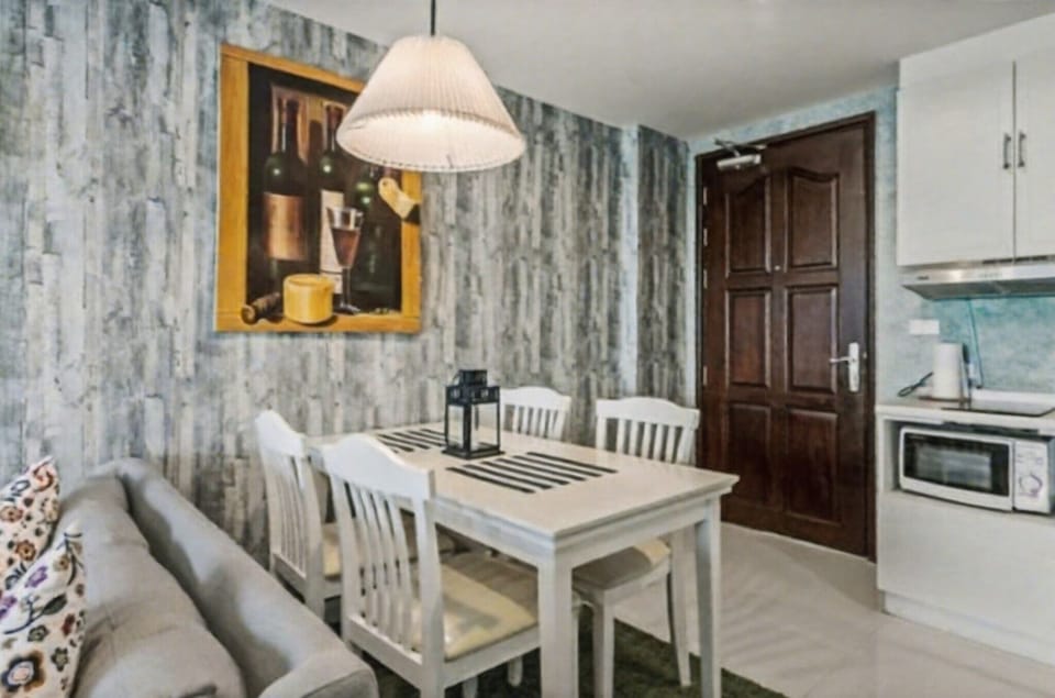 Apartment, 1 Bedroom, Accessible, Balcony | Dining room