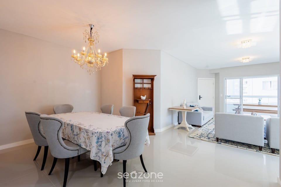 Basic Apartment | Dining