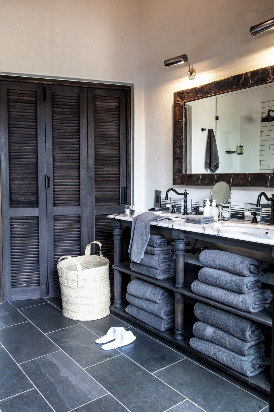 Main Jock Lodge | Bathroom | Separate tub and shower, deep soaking tub, rainfall showerhead