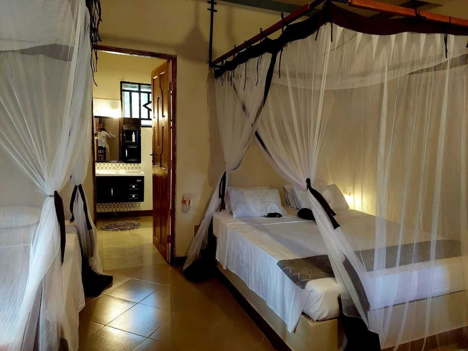 Deluxe Twin Room, Garden View | Desk