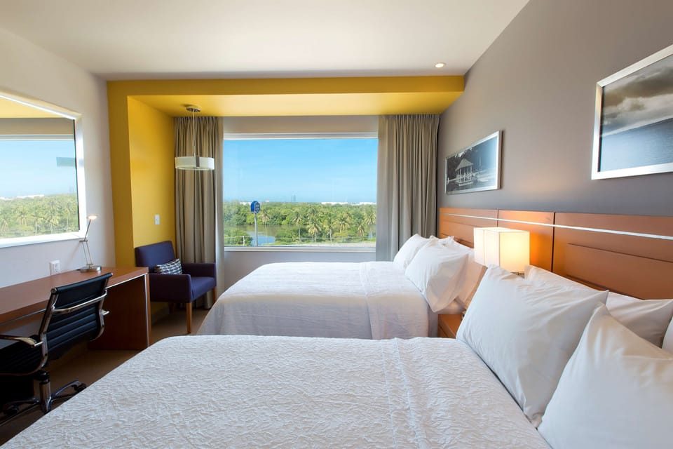 Minibar, in-room safe, iron/ironing board, WiFi (free)