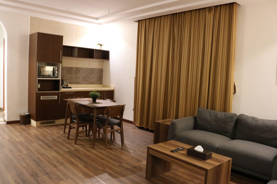 Junior Suite | Premium bedding, minibar, desk, soundproofing