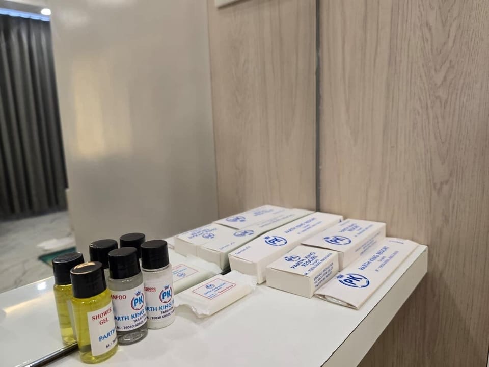 Super Deluxe | Bathroom | Shower, free toiletries, soap, shampoo