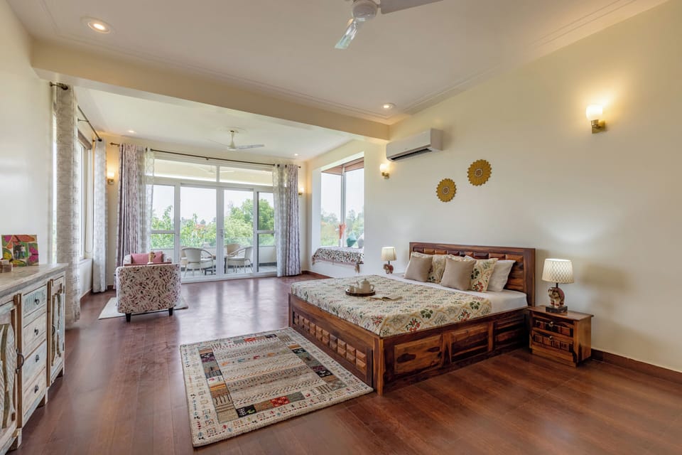 Deluxe Villa, 2 Bedrooms, Garden View | Iron/ironing board, free WiFi