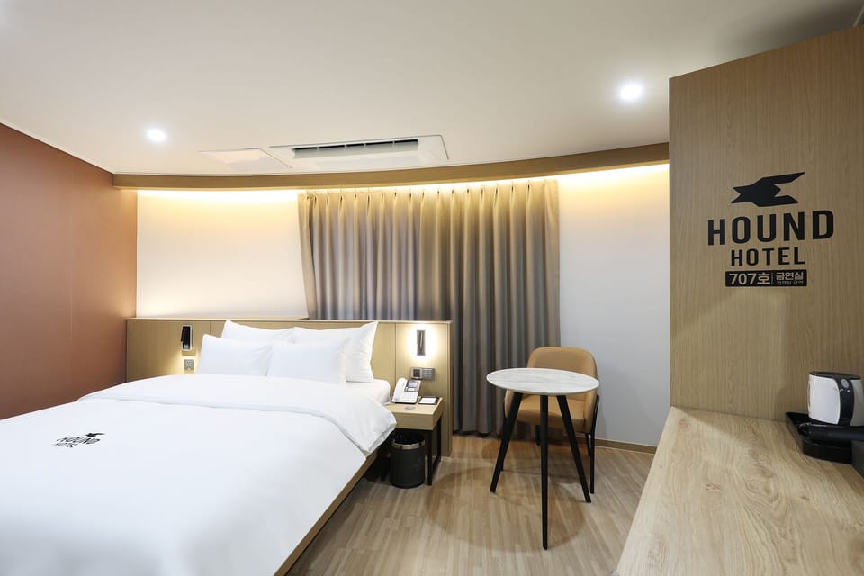Superior Double Room | Desk, soundproofing, free WiFi