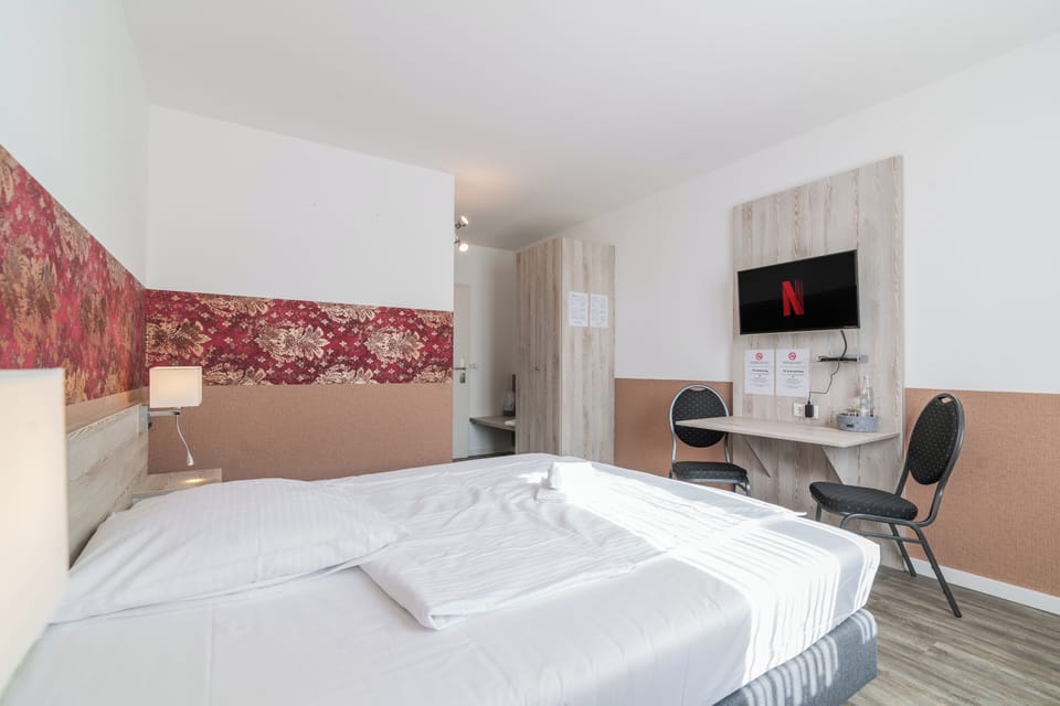 Comfort Single Room | Desk, laptop workspace, blackout drapes, free WiFi