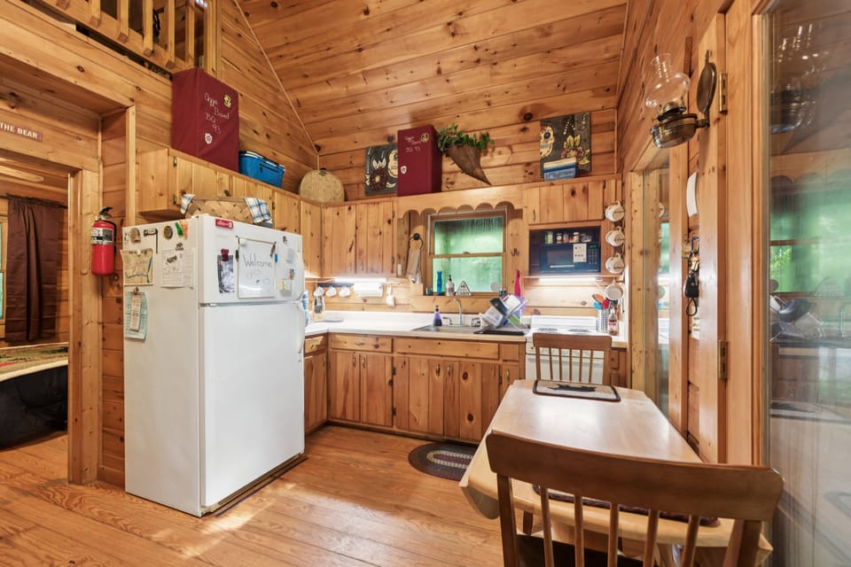 House, 1 Bedroom | Private kitchen | Coffee/tea maker, fridge, oven, toaster