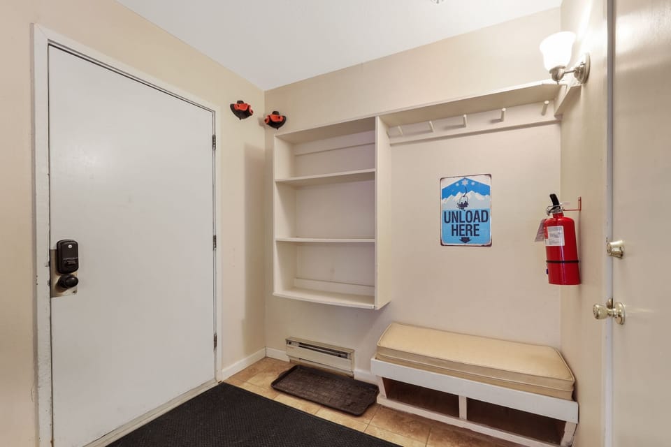 Condo, 3 Bedrooms | Interior