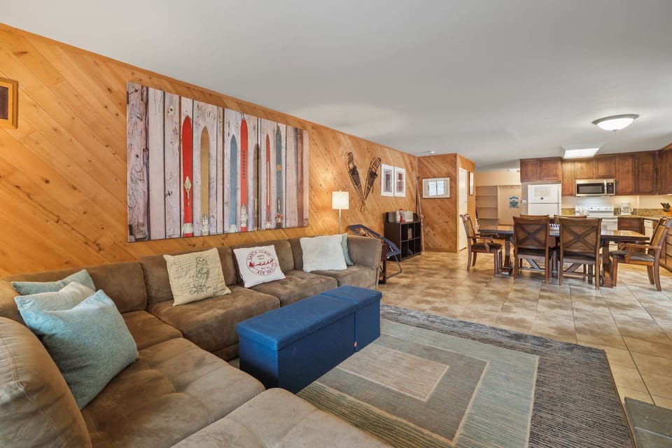 Condo, 3 Bedrooms | Living area