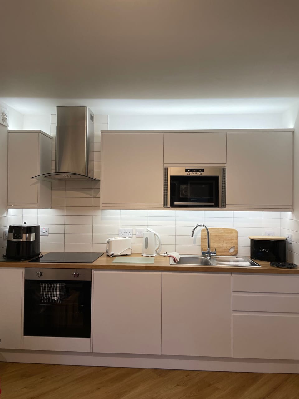 Cosy Corner | Private kitchen | Coffee/tea maker, electric kettle, cleaning supplies