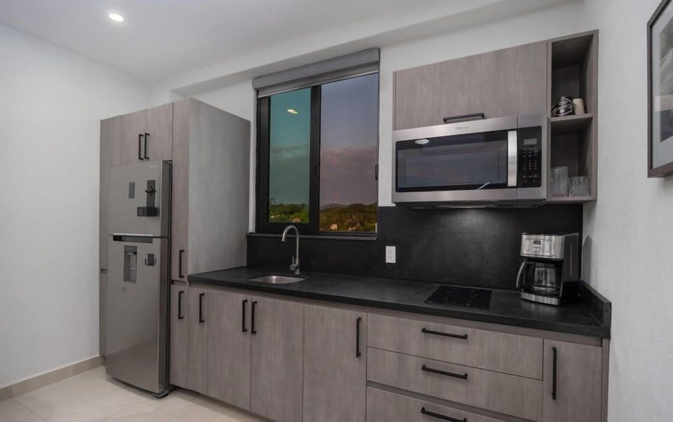 Deluxe Condo, Balcony, Partial Ocean View | Private kitchen