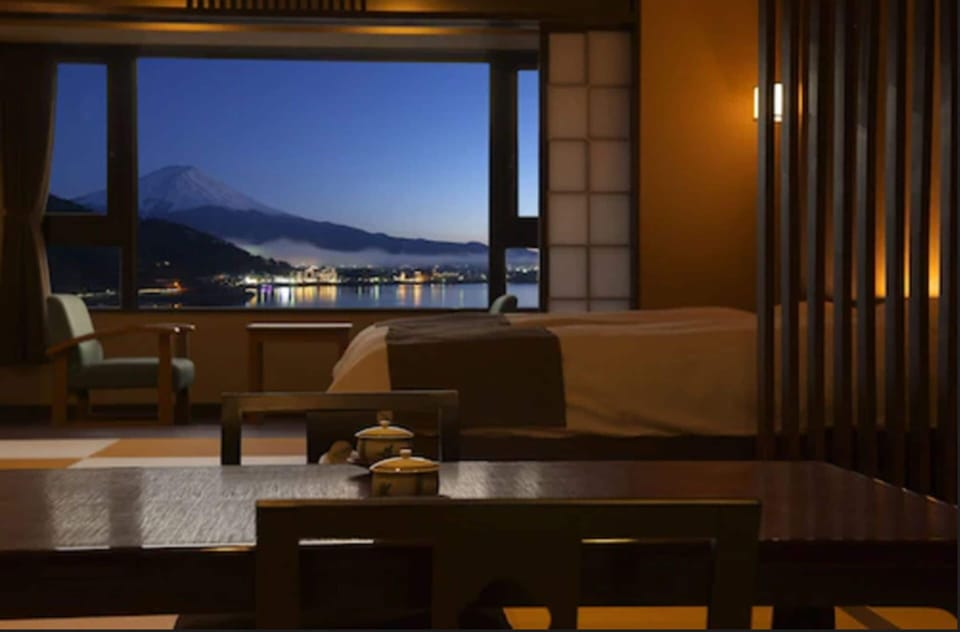 Modern Japanese Western Room with Mt. Fuji view (Child under 12 years old cannot be accommodated) | In-room safe, free WiFi