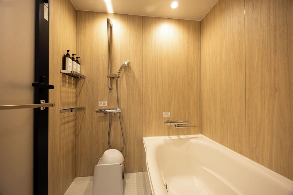 Combined shower/tub, hair dryer, slippers, towels