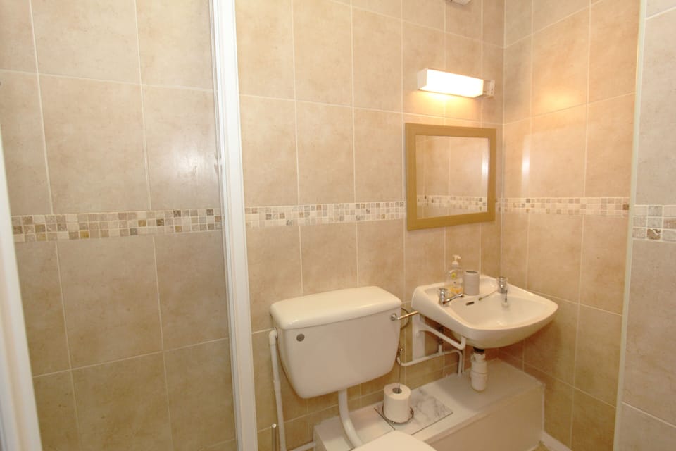 Double Room | Bathroom | Shower, hair dryer, towels