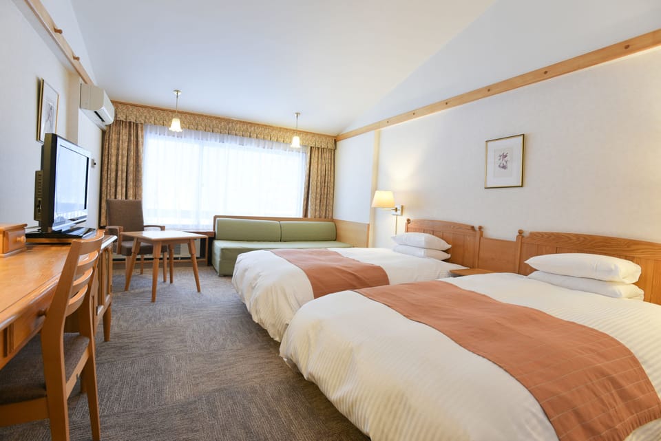Deluxe Twin Room | In-room safe, desk, iron/ironing board, free WiFi