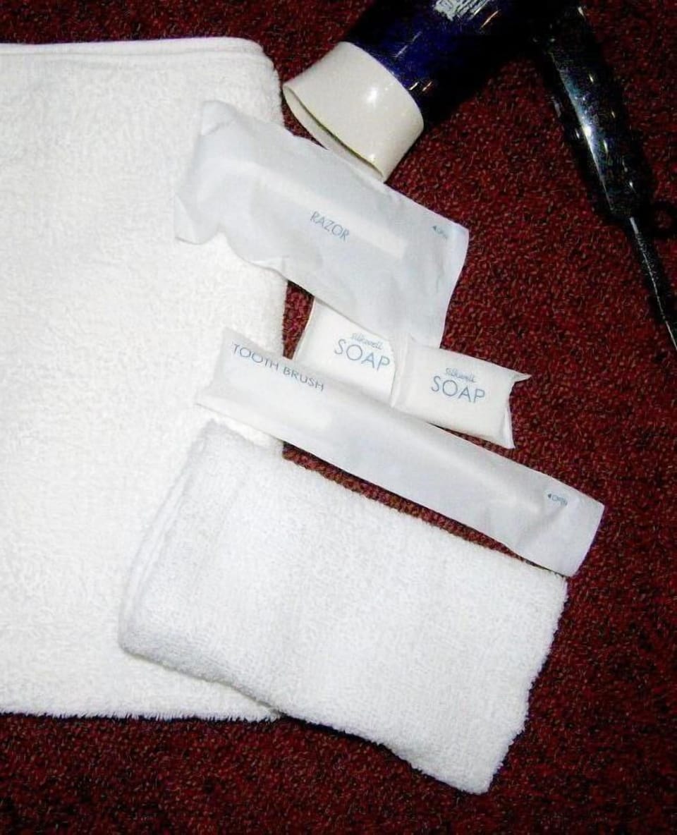 Combined shower/tub, deep soaking tub, free toiletries, hair dryer
