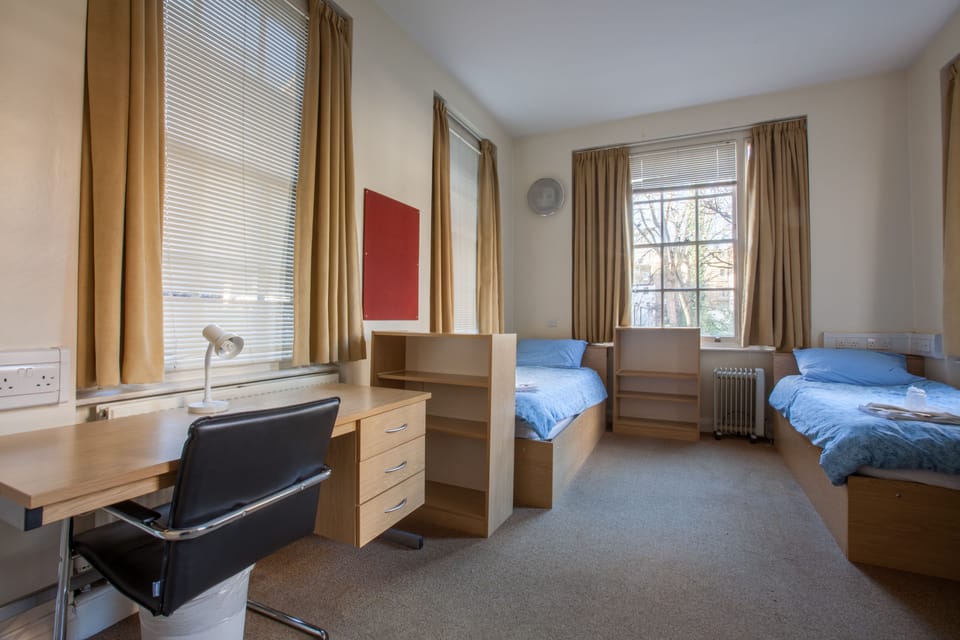 Basic Twin Room, 2 Twin Beds, Shared Bathroom | Desk, free WiFi