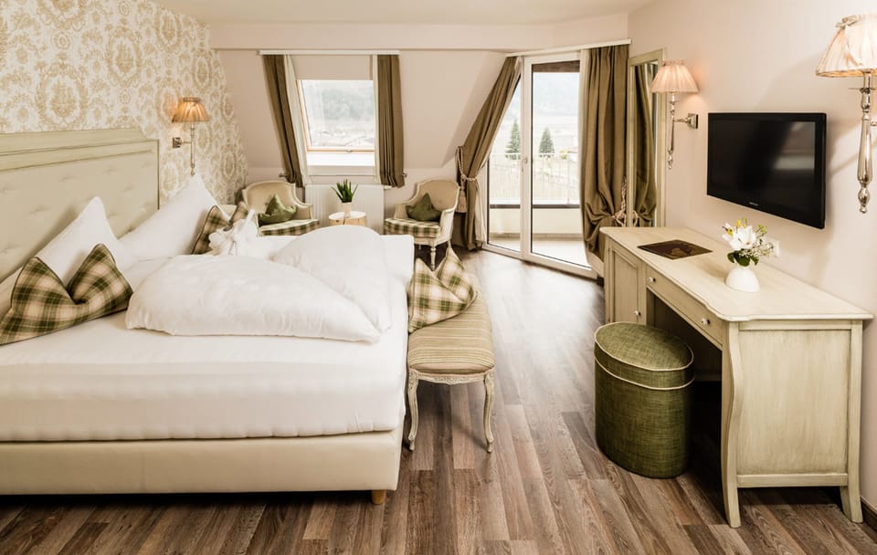 Suite | 1 bedroom, premium bedding, minibar, in-room safe