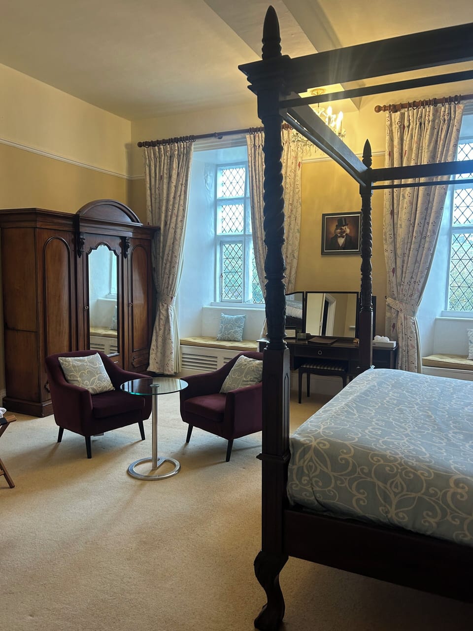 De-Asby King Four Poster | Iron/ironing board, free WiFi, bed sheets