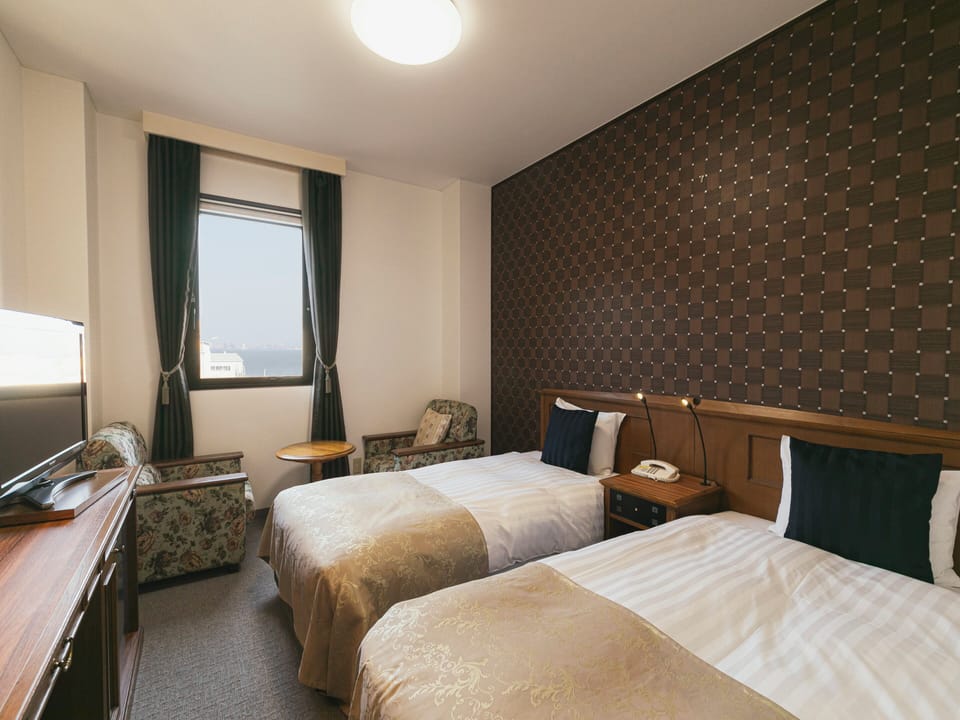 Standard Twin Room, 2 Bedrooms, Non Smoking | Down comforters, desk, WiFi (free), bed sheets