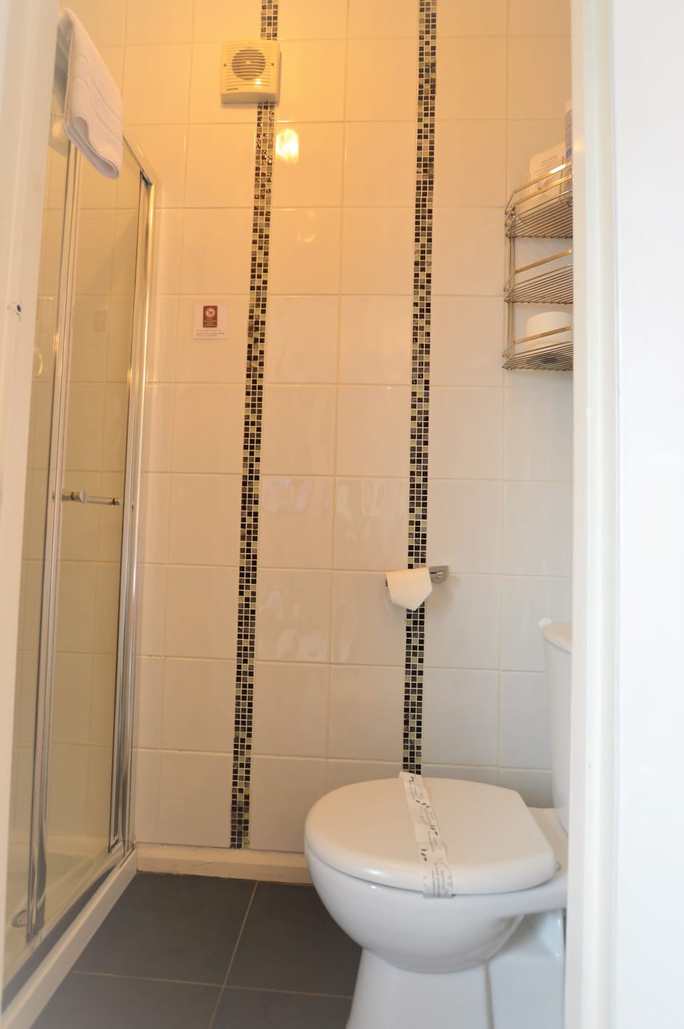 Comfort Double Room | Bathroom | Shower, hair dryer, towels