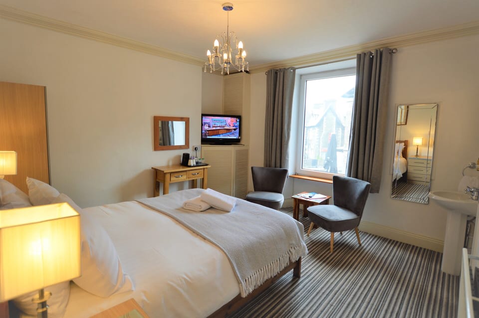 Comfort Double Room | Free WiFi, bed sheets