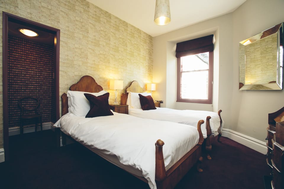 Double or Twin Room (1) | Individually decorated, individually furnished, iron/ironing board