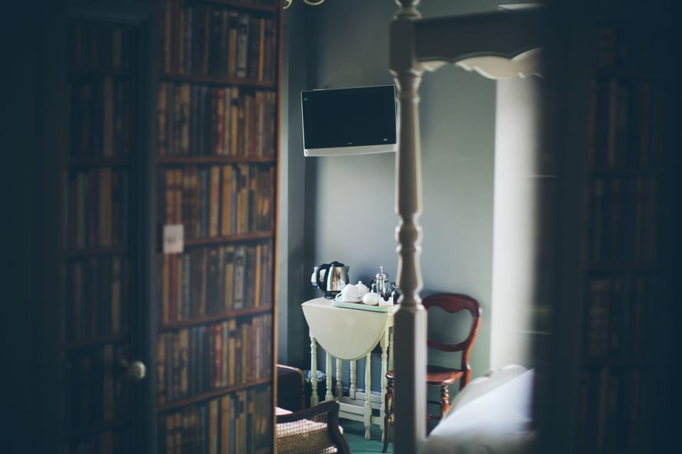 Double Room (Four Poster (5)) | Individually decorated, individually furnished, iron/ironing board