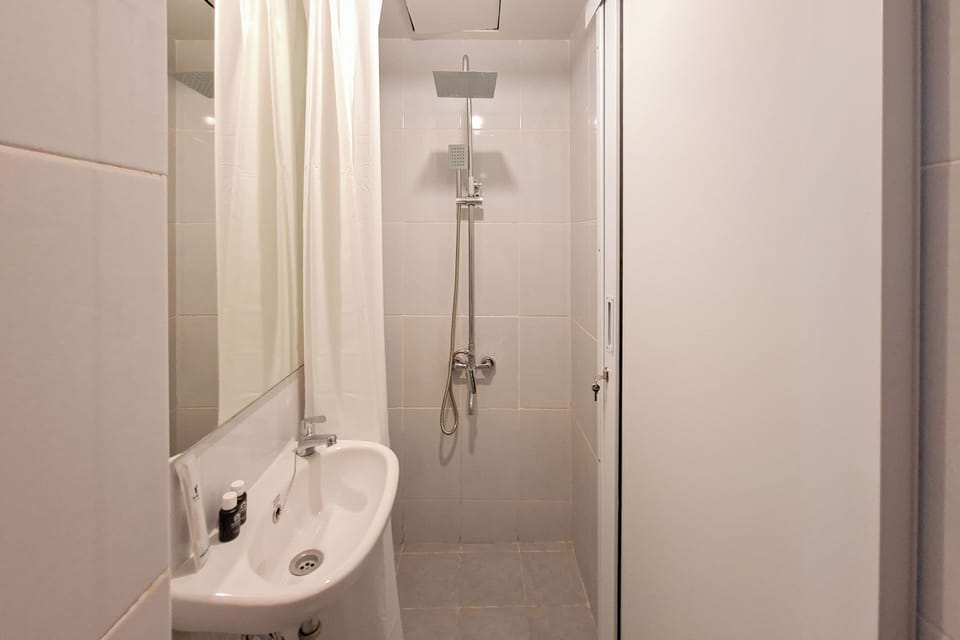 Standard Apartment | Bathroom