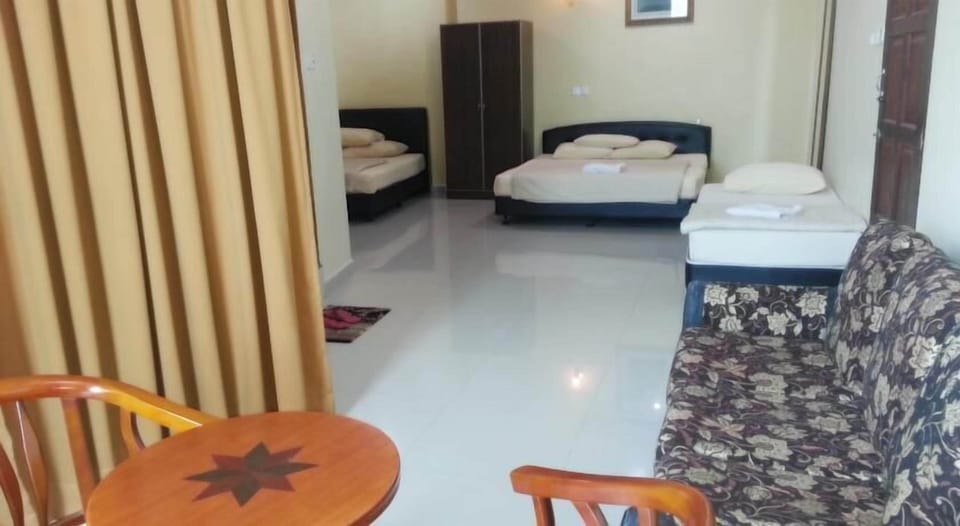 Family Room (5 Pax) | Desk, iron/ironing board (on request), rollaway beds (surcharge)