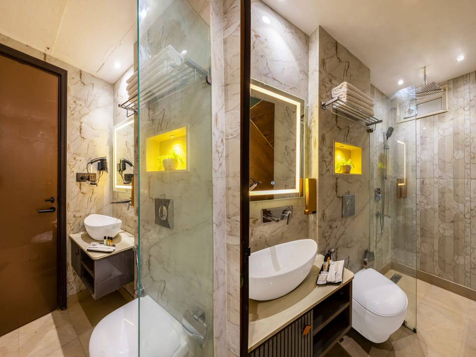 Superior Double Room, City View | Bathroom | Slippers