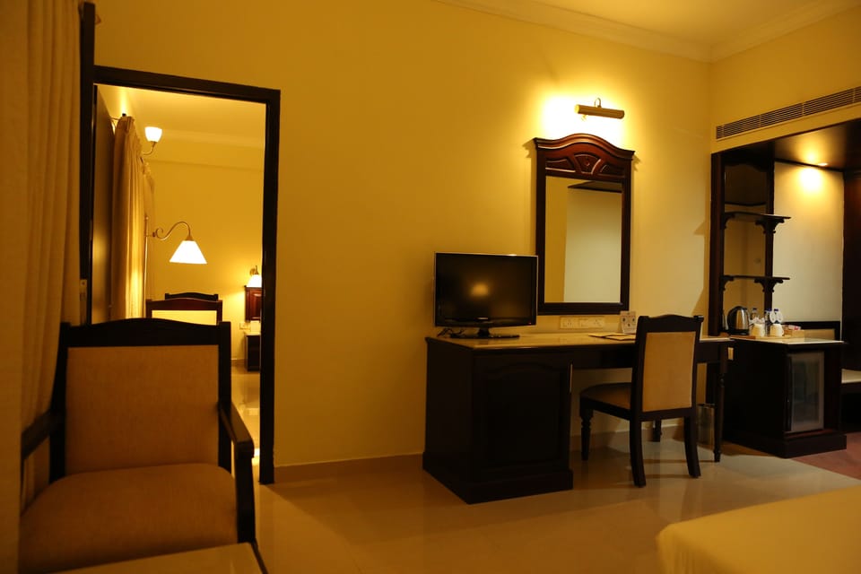 Deluxe Double Room | Living area | Flat-screen TV