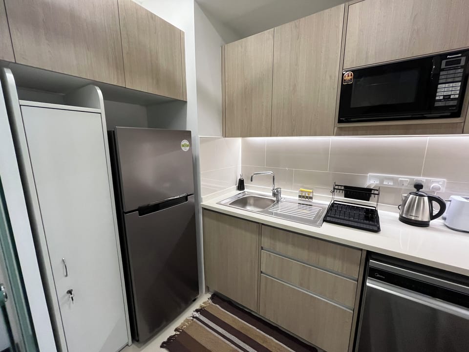 Deluxe Apartment, 2 Bedrooms, Kitchen, City View | Private kitchen