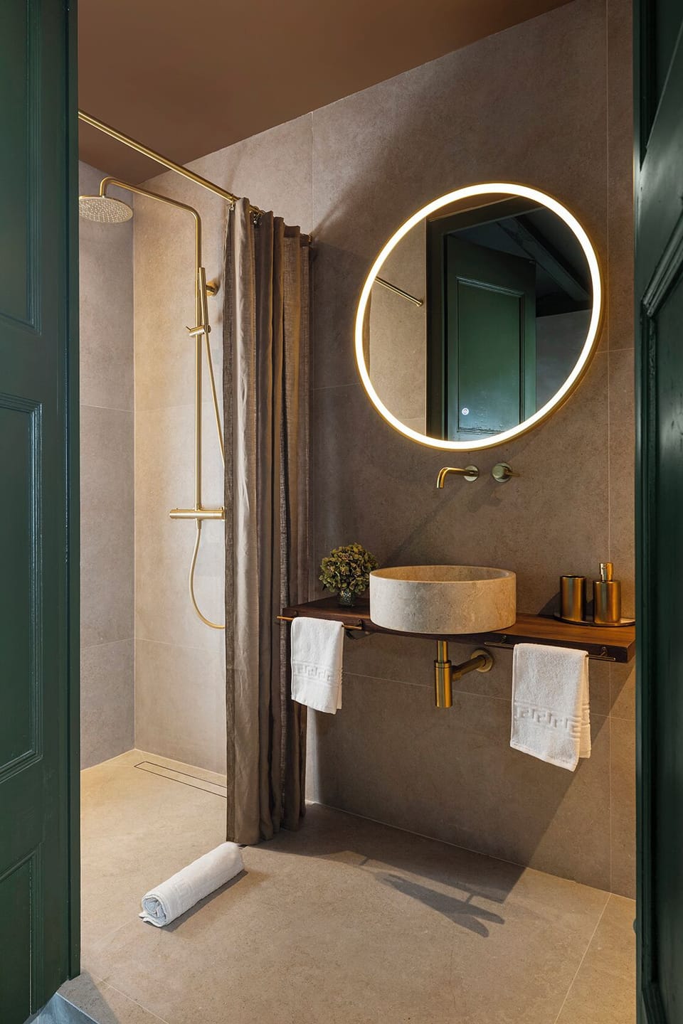 Deluxe Double Room, Balcony, Garden View | Bathroom | Shower, rainfall showerhead, hair dryer, towels