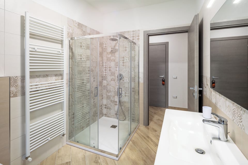 Superior Double Room, Park View | Bathroom | Shower, free toiletries, hair dryer, bidet