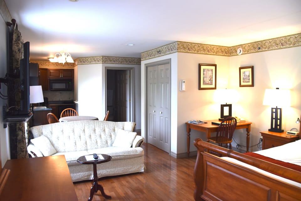Executive Suite, 1 King Bed, Balcony | Down comforters, individually decorated, desk, blackout drapes