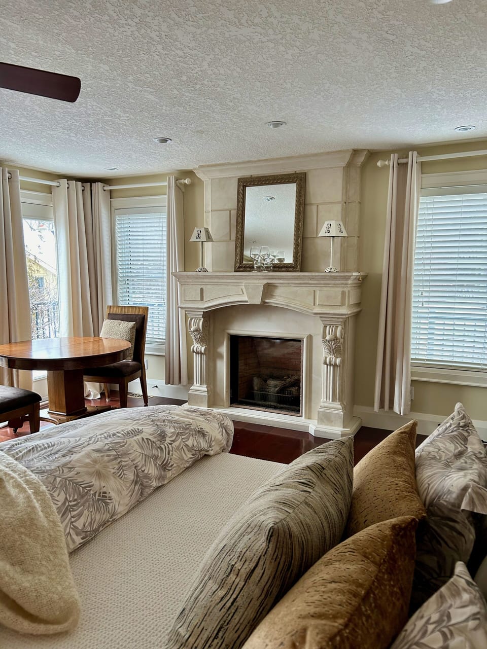 Grand View Suite, with Jacuzzi   | Premium bedding, down comforters, laptop workspace, WiFi (free)