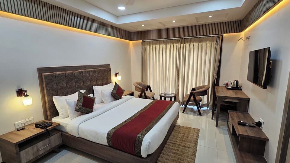 Deluxe Double Room | In-room safe, soundproofing, free WiFi, wheelchair access
