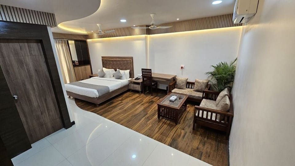 Suite, Balcony, City View | In-room safe, soundproofing, free WiFi, wheelchair access