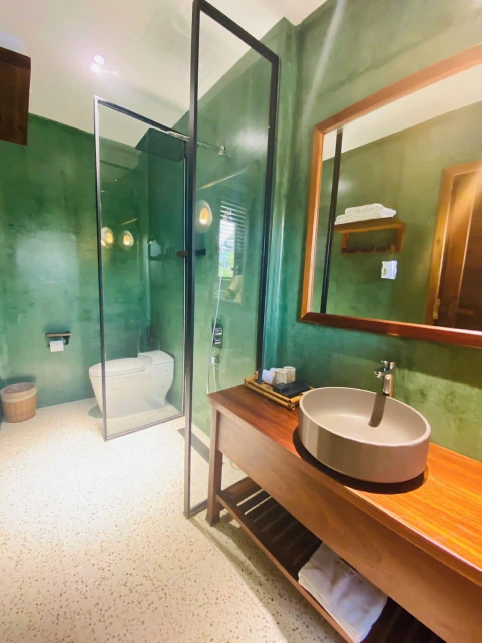 Tropical Garden Pool View Room | Bathroom | Combined shower/tub, hair dryer, bathrobes, slippers