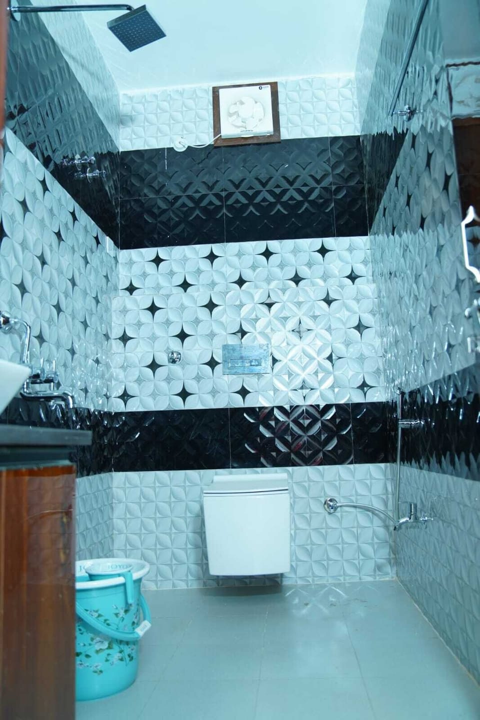 Triple Room | Bathroom | Shower, towels, soap, shampoo