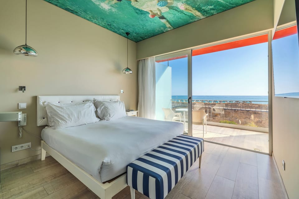 Suite, Sea View | Minibar, in-room safe, free WiFi, bed sheets