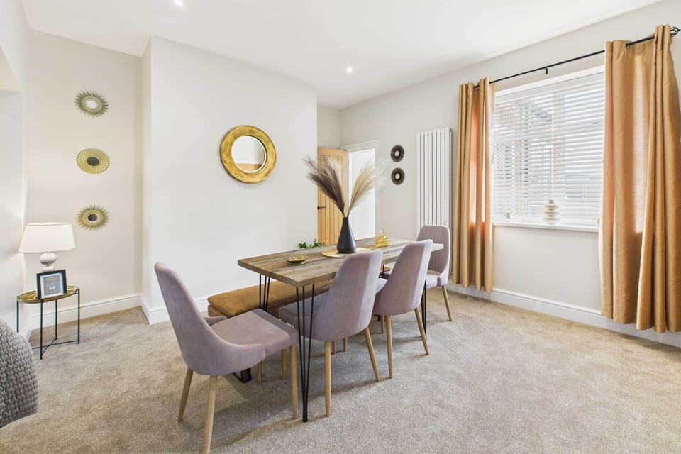 House | 3 bedrooms, desk