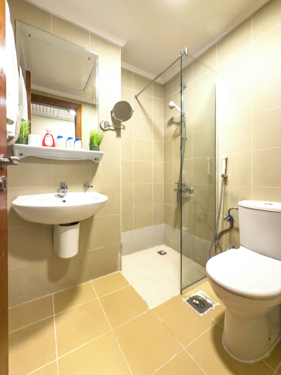 Standard Triple Room | Bathroom | Shower, hair dryer, towels, soap